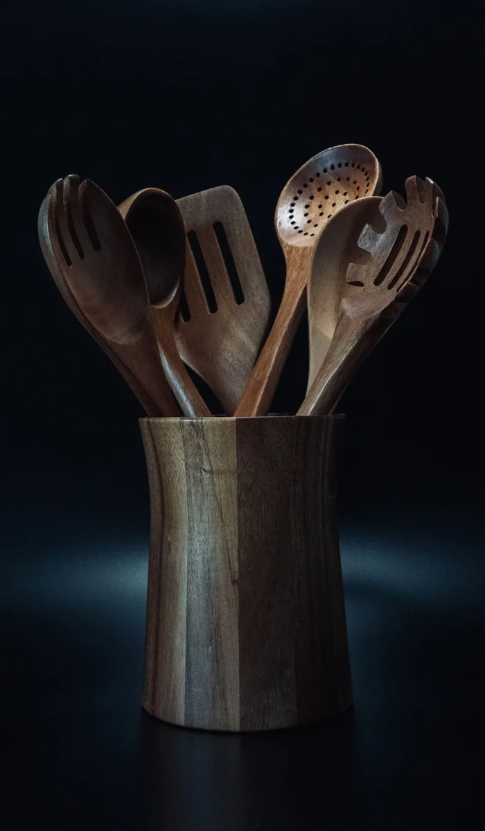 Utensil holder in an everyday setting